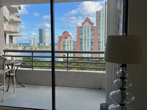 $3,000 | 3300 Northeast 191st Street, Unit 1916, Aventura, FL 33180