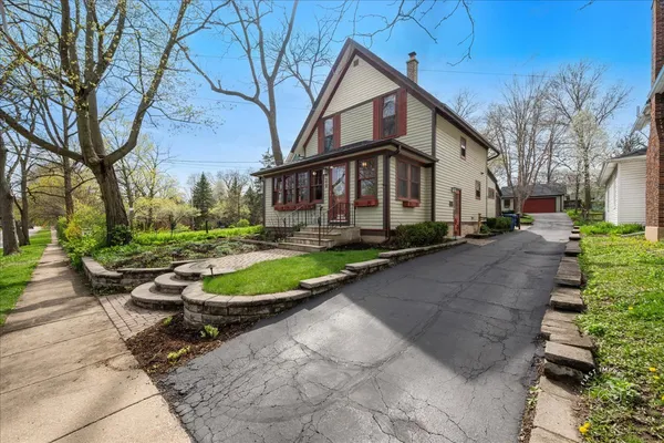 $599,900 | 218 South 1st Street, Geneva, IL 60134
