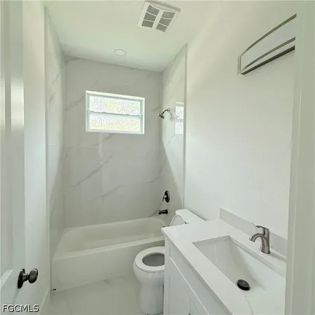 $2,200 | 208 Johns Avenue, Lehigh Acres, FL 33936
