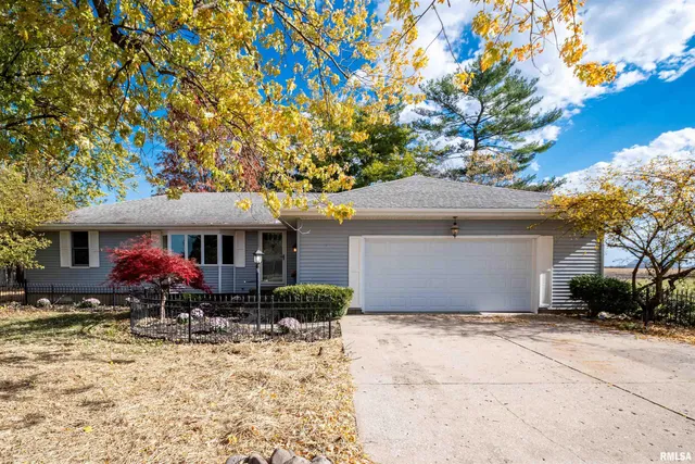 $234,900 | 418 North Trivoli Road, Trivoli, IL 61569