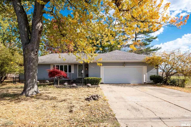 $229,900 | 418 North Trivoli Road, Trivoli, IL 61569