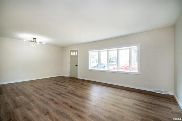 $234,900 | 418 North Trivoli Road, Trivoli, IL 61569