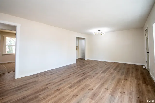 $234,900 | 418 North Trivoli Road, Trivoli, IL 61569