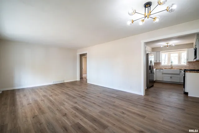 $234,900 | 418 North Trivoli Road, Trivoli, IL 61569