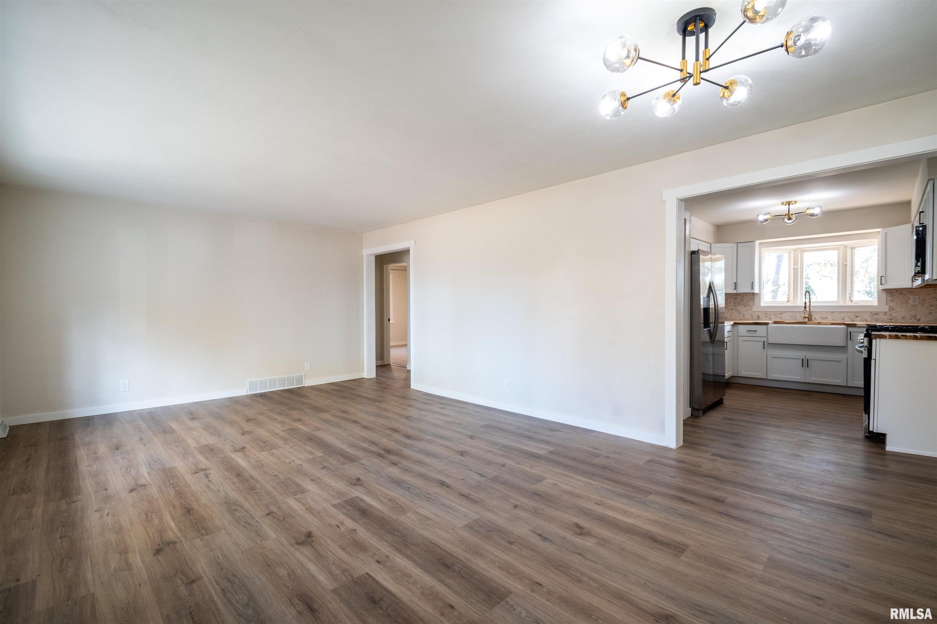 418 North Trivoli Road Trivoli, IL 61569 - Photo 9 of 44