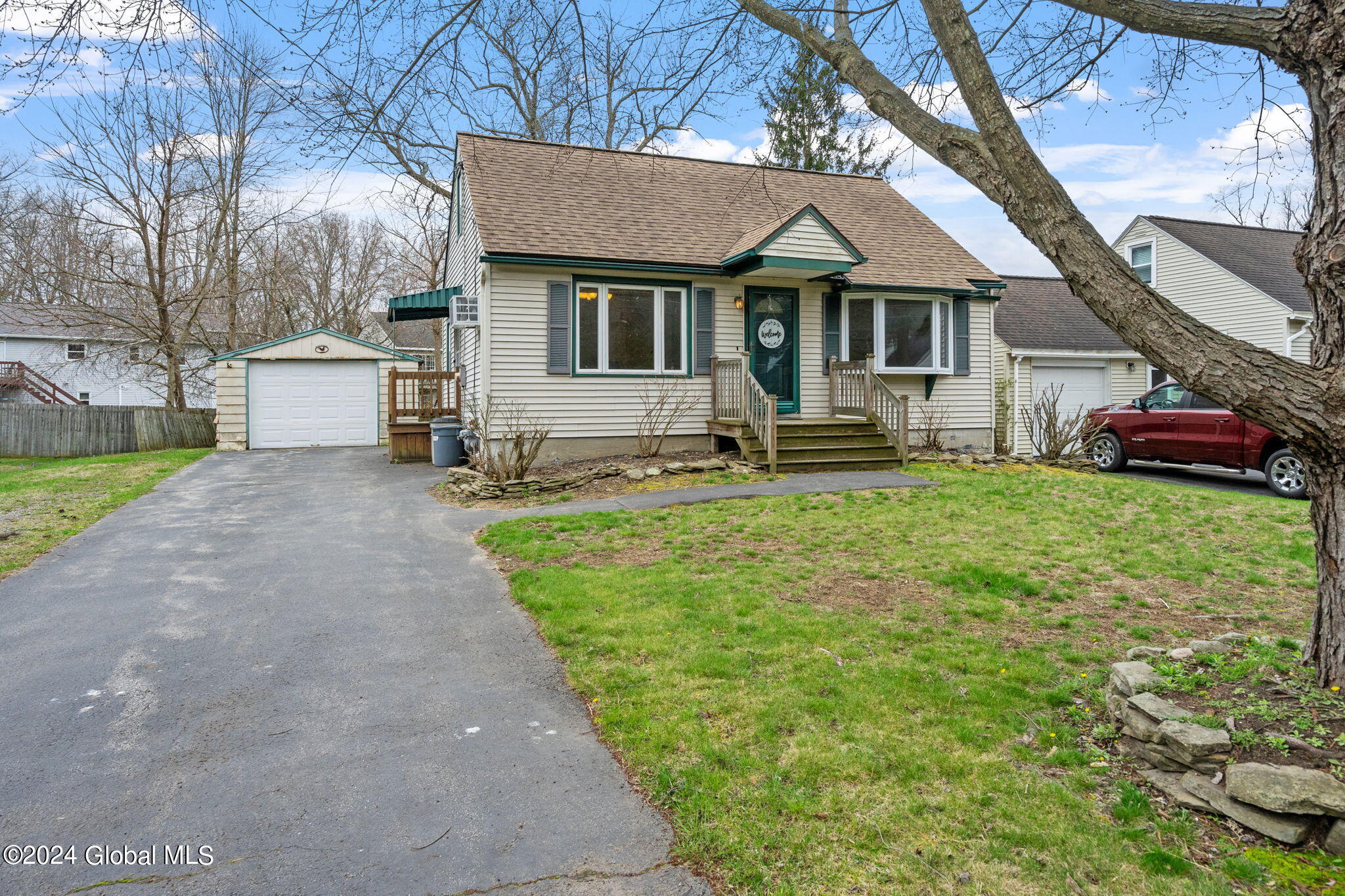 50 New Shaker Road Colonie, NY 12205 - Photo 3 of 34 3-web-or-mls-50-new-shaker-rd