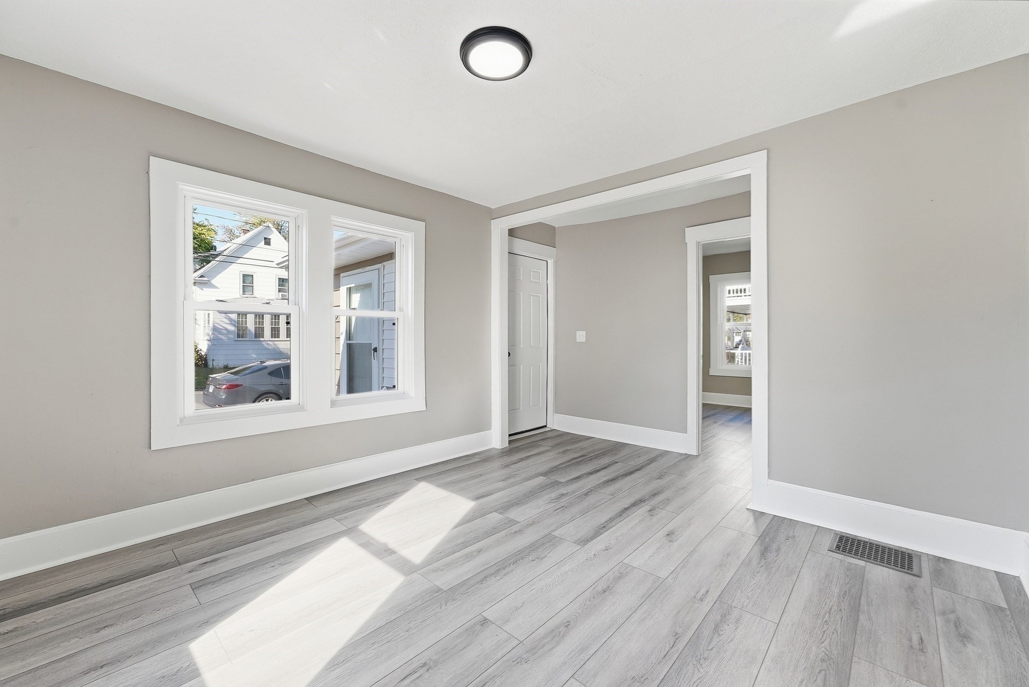 195 Jasper Street Springfield, MA 01109 - Photo 4 of 31 Gallery Image 4
