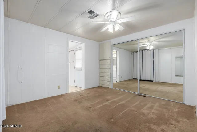 a view of room with ceiling fan