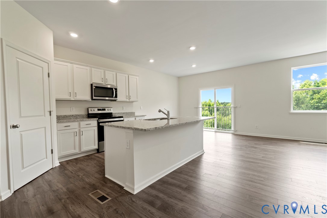 9537 Fuchsia Drive Richmond, VA 23237 - Photo 3 of 24