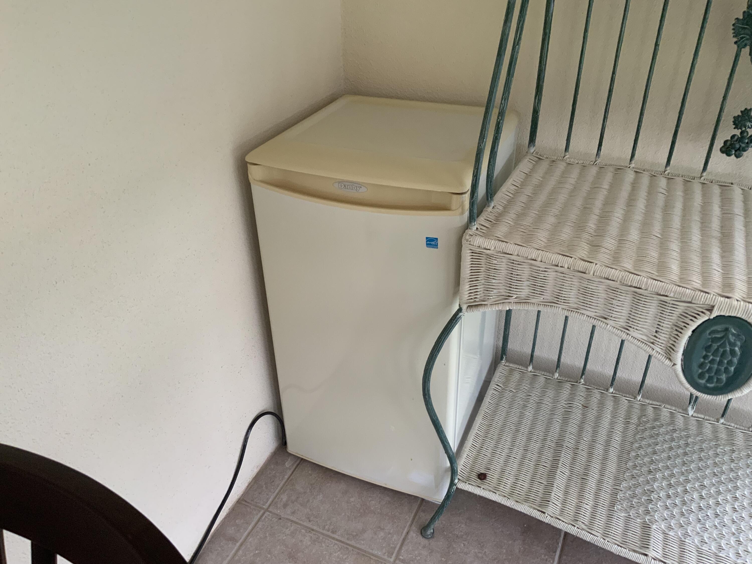 353 Dorset I Boca Raton, FL 33434 - Photo 29 of 30 a utility room with dryer and washer
