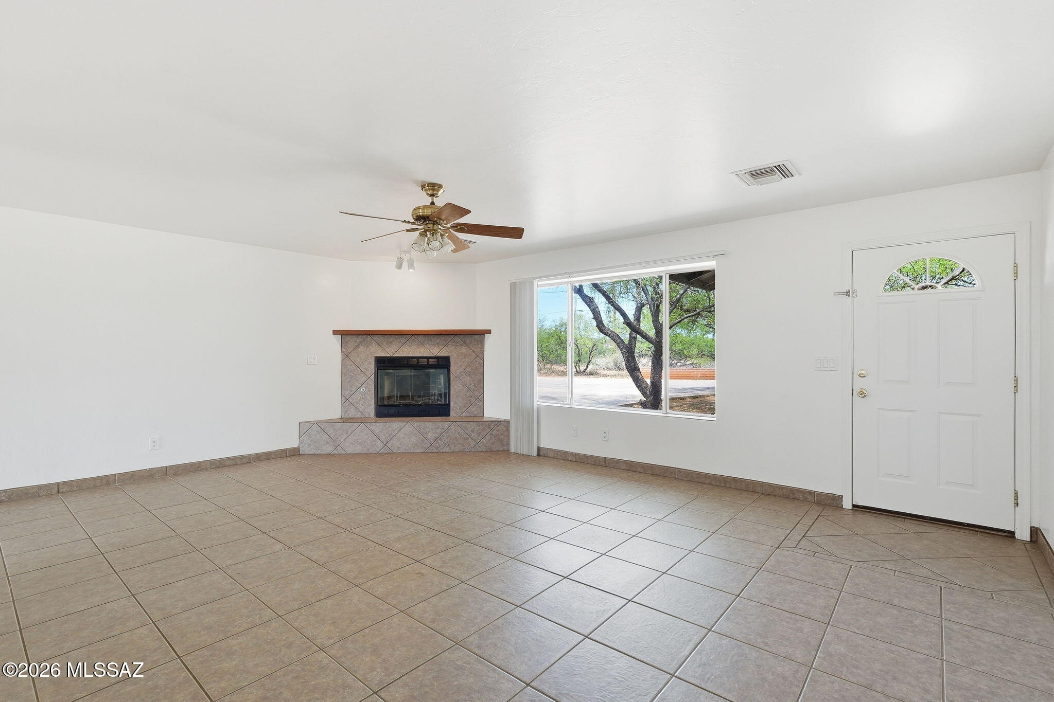 1462 Circulo Sombrero Rio Rico, AZ 85648 - Photo 12 of 50 Picture family & friends gathered in the spacious living rm