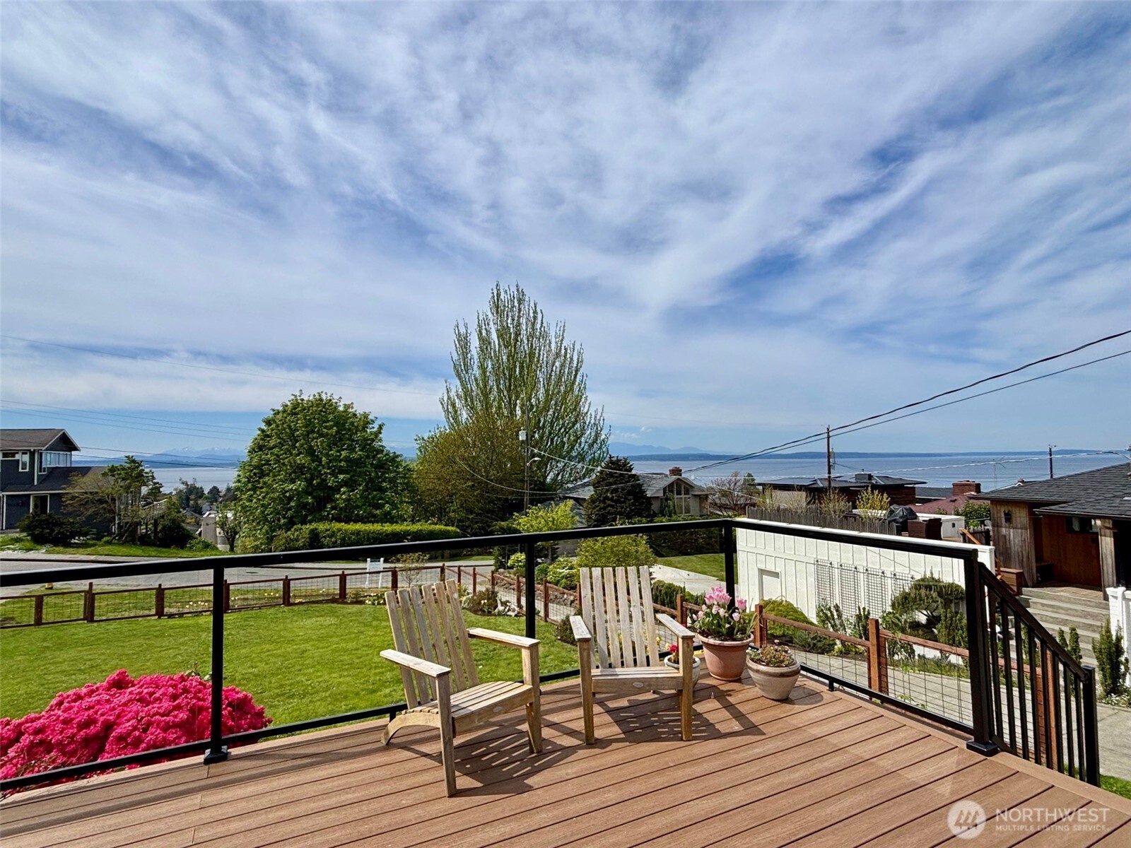 3228 57th Avenue Southwest Seattle, WA 98116 - Photo 2 of 38