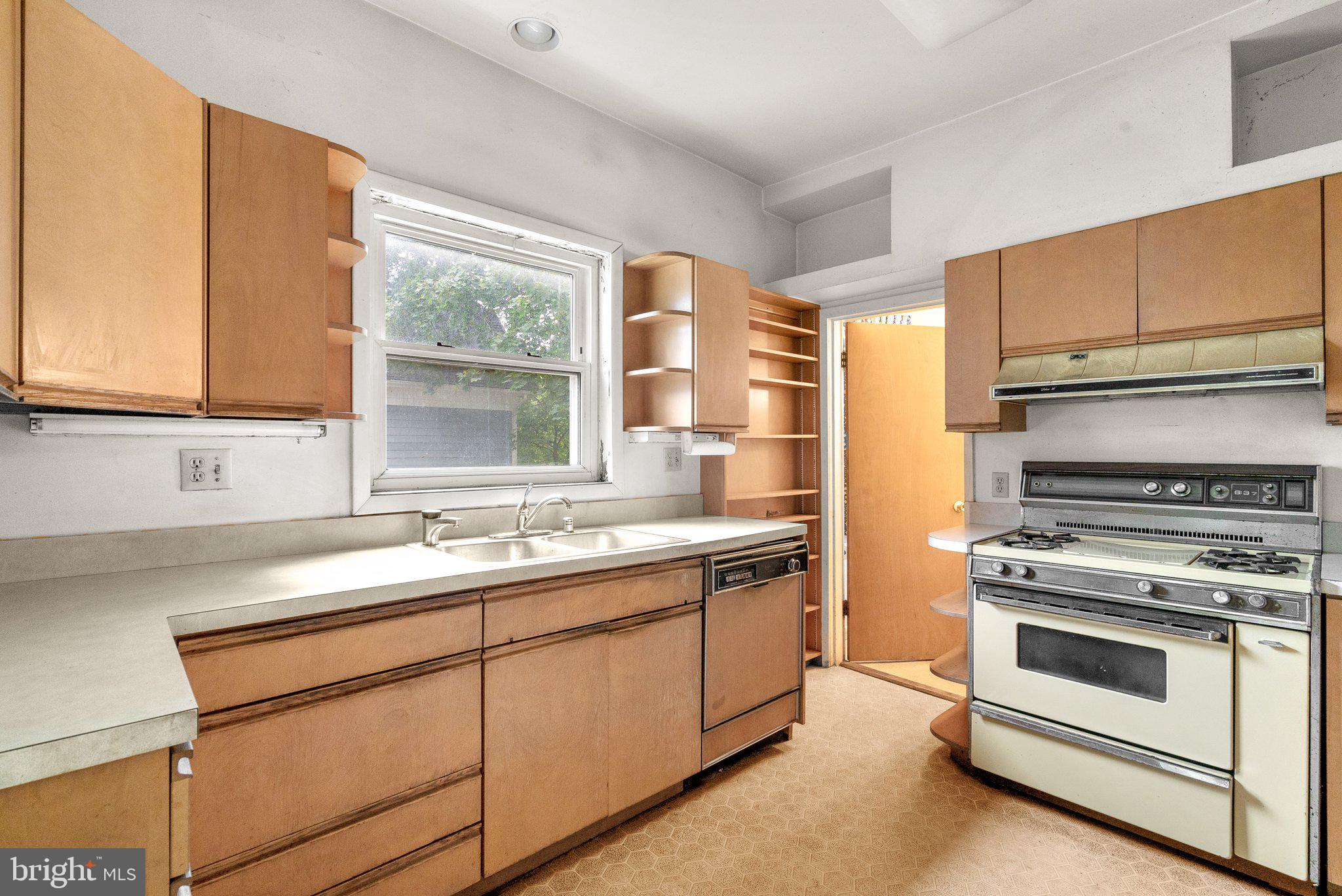 1911 Elkhart Street Silver Spring, MD 20910 - Photo 17 of 42 Gallery Image 17