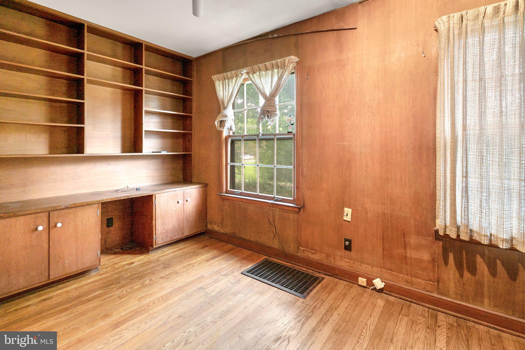 1911 Elkhart Street Silver Spring, MD 20910 - Photo 4 of 42 Gallery Image 4