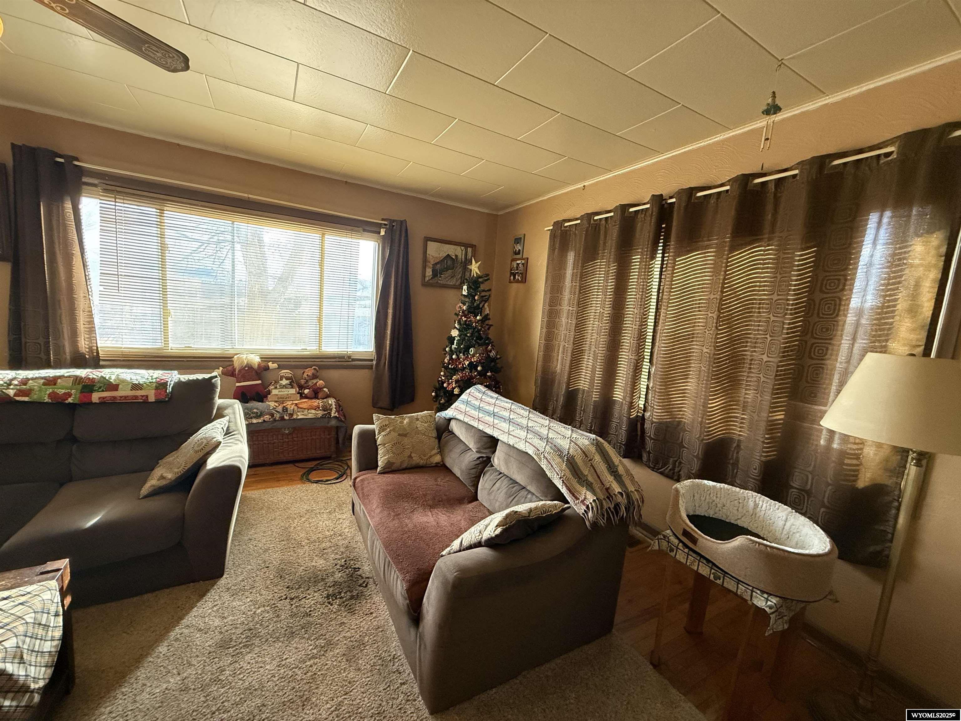 155 Lane 3 Thermopolis, WY 82443 - Photo 10 of 31