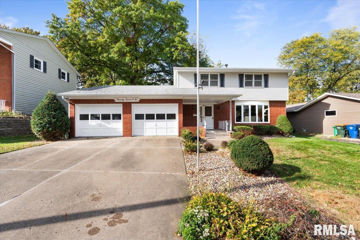 2706 Ridgewood Avenue Davenport, IA 52803 - Photo 1 of 65