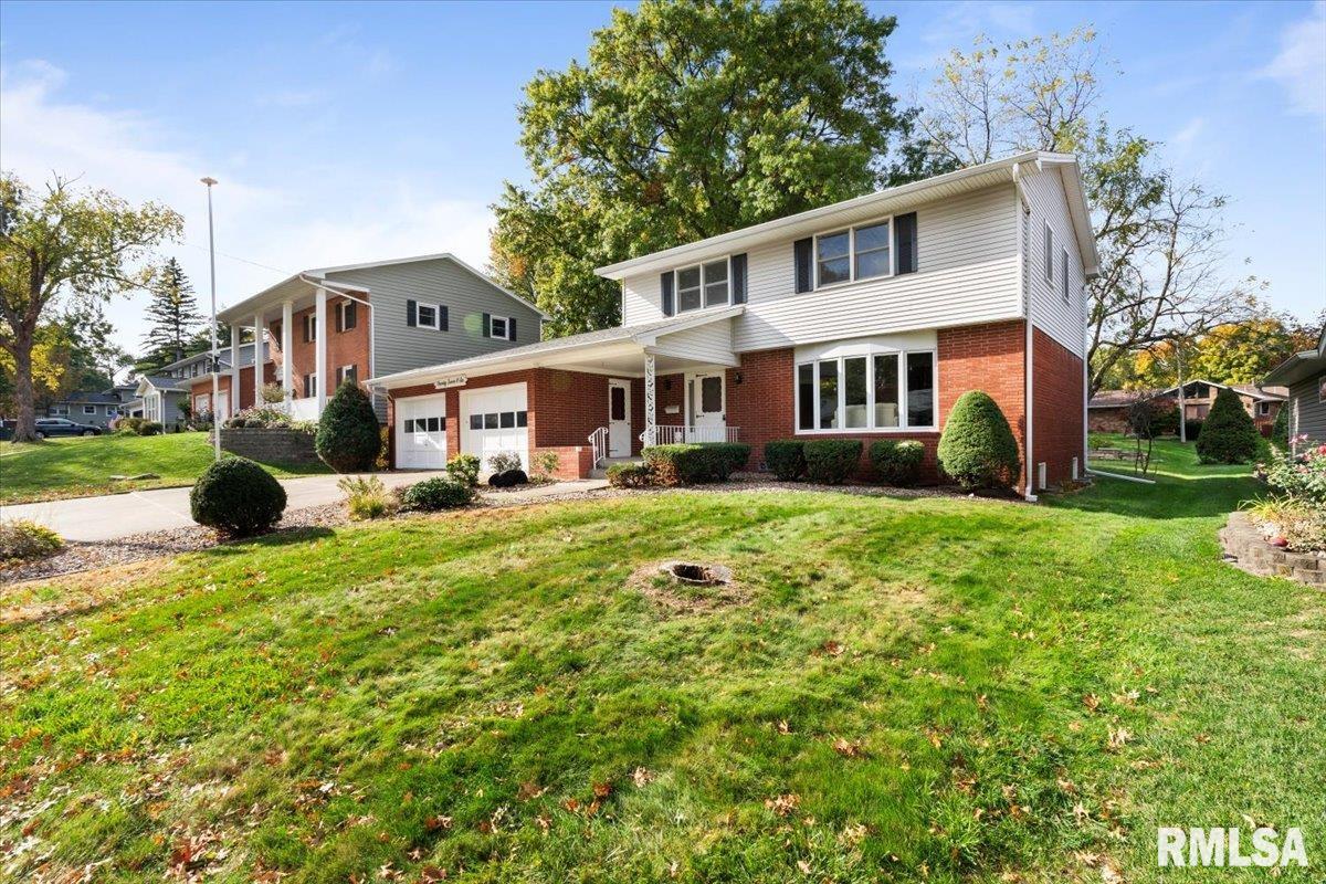 2706 Ridgewood Avenue Davenport, IA 52803 - Photo 3 of 65