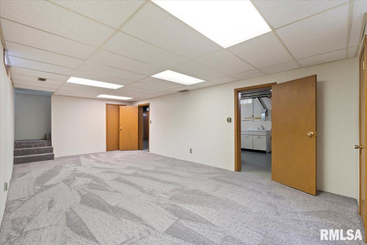 2706 Ridgewood Avenue Davenport, IA 52803 - Photo 47 of 65