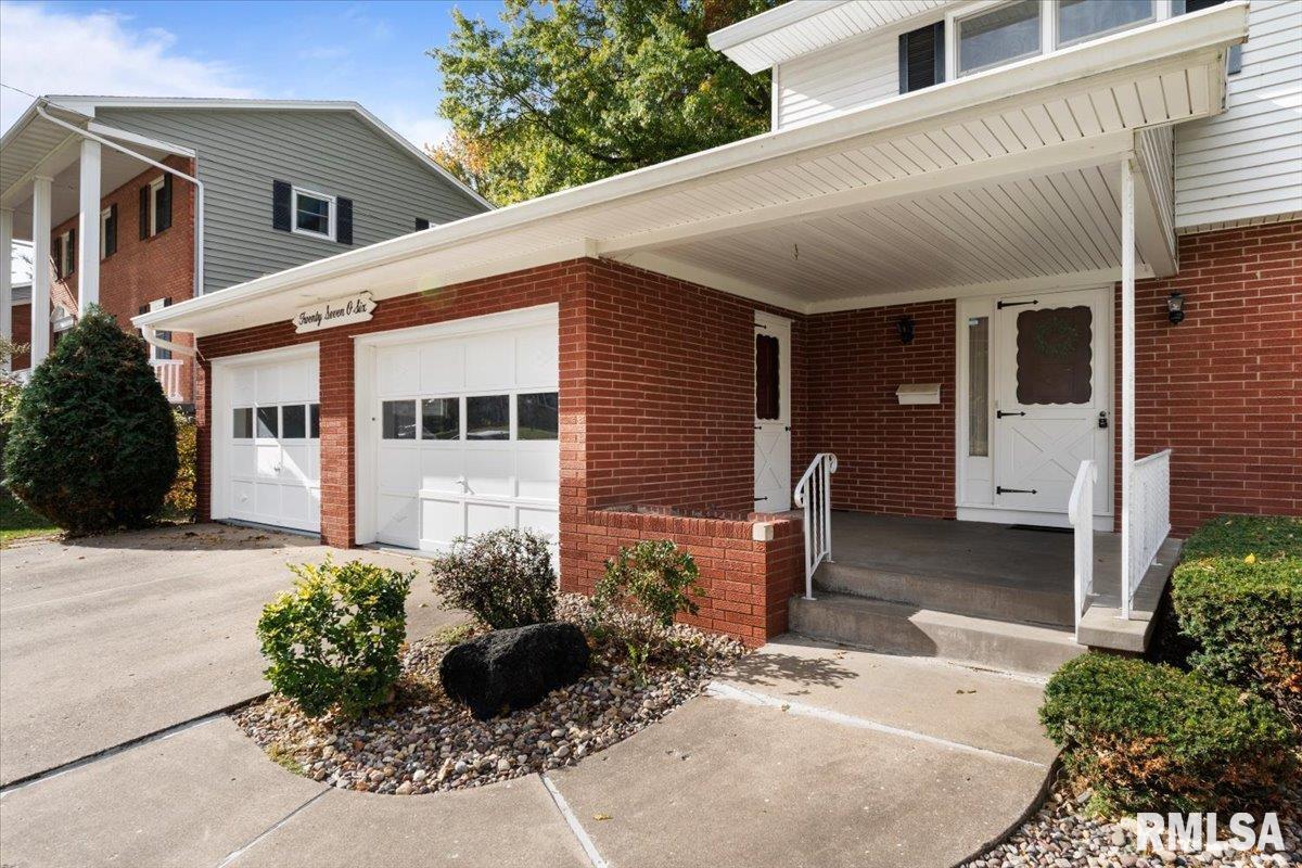 2706 Ridgewood Avenue Davenport, IA 52803 - Photo 5 of 65