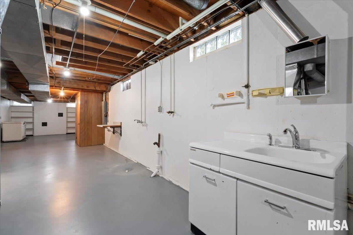 2706 Ridgewood Avenue Davenport, IA 52803 - Photo 51 of 65