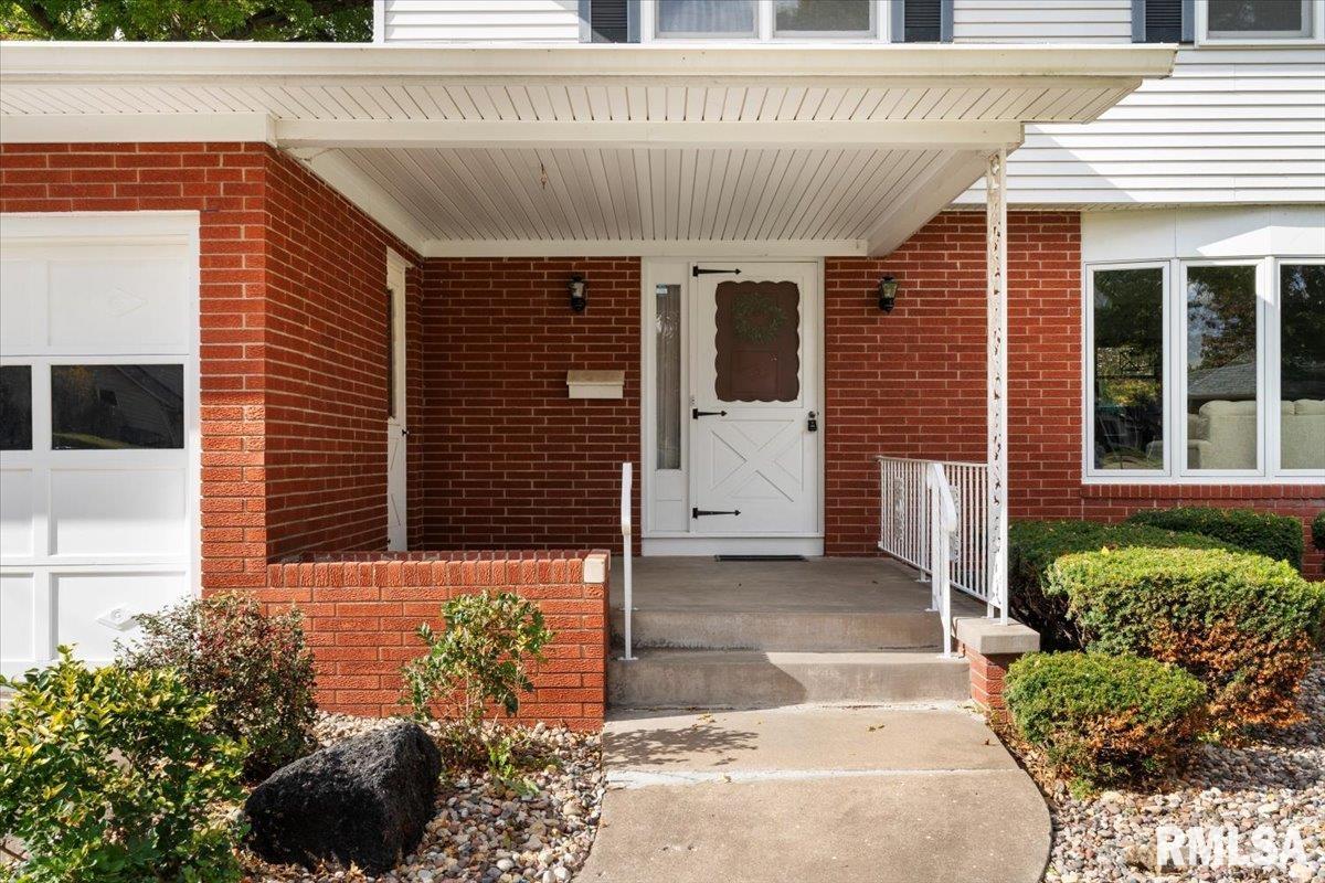 2706 Ridgewood Avenue Davenport, IA 52803 - Photo 6 of 65