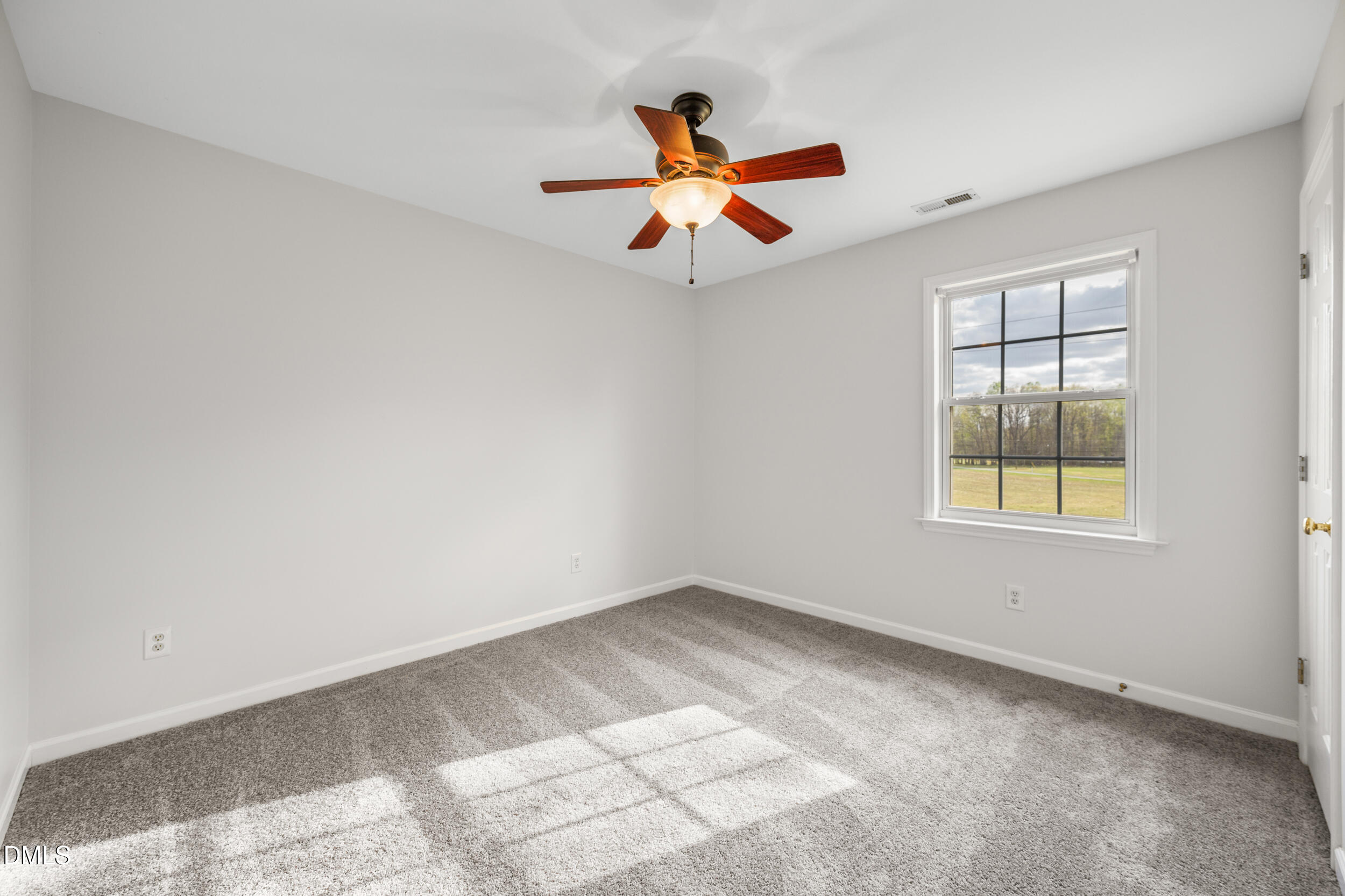 24 Country Side Drive Roxboro, NC 27574 - Photo 12 of 36 16 -24 country side dr, interior