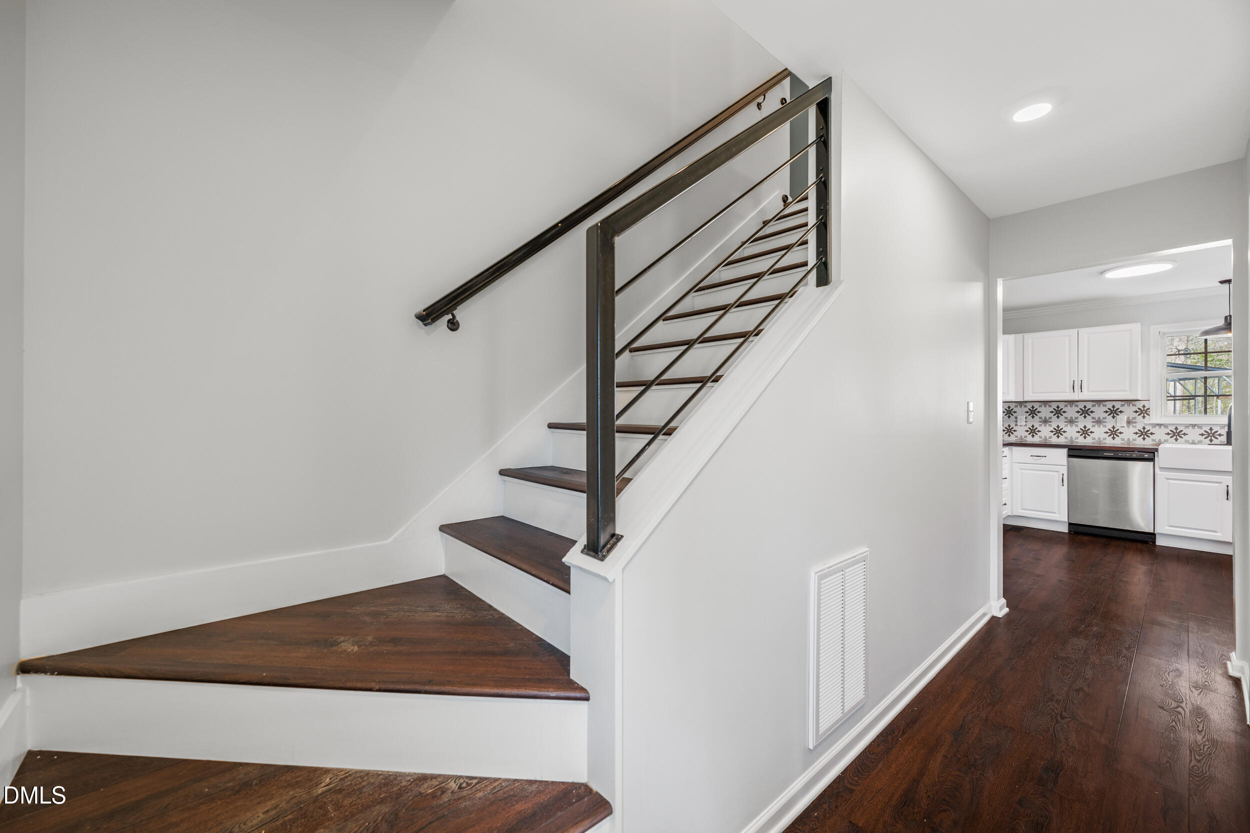 24 Country Side Drive Roxboro, NC 27574 - Photo 4 of 36 4 -24 country side dr, interior