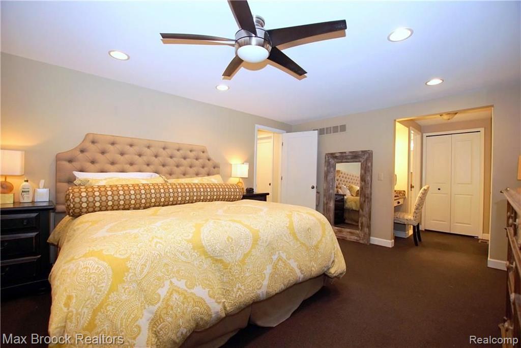35145 Old Timber Road Farmington Hills, MI 48331 - Photo 31 of 48