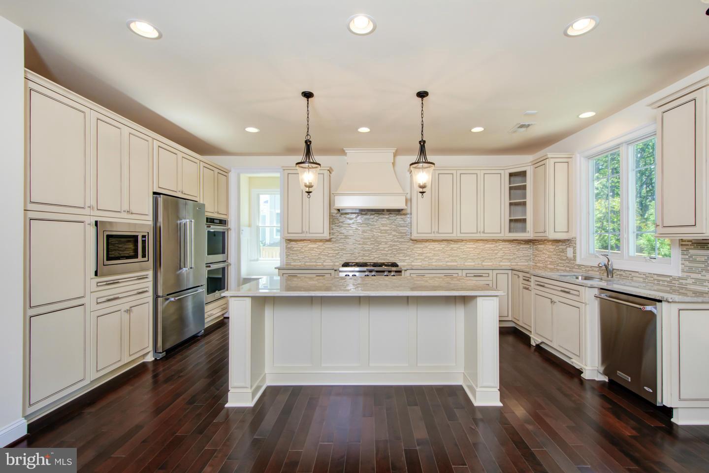 1721 Besley Road Vienna, VA 22182 - Photo 10 of 20 Kitchen