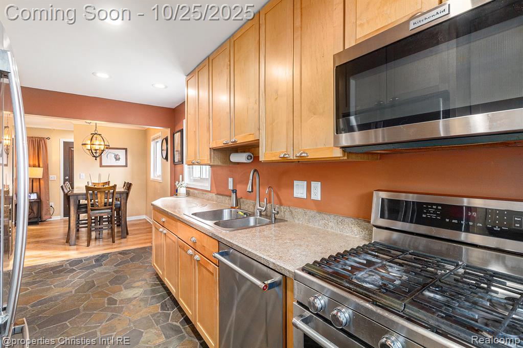 829 Duke Road Milford, MI 48381 - Photo 9 of 25