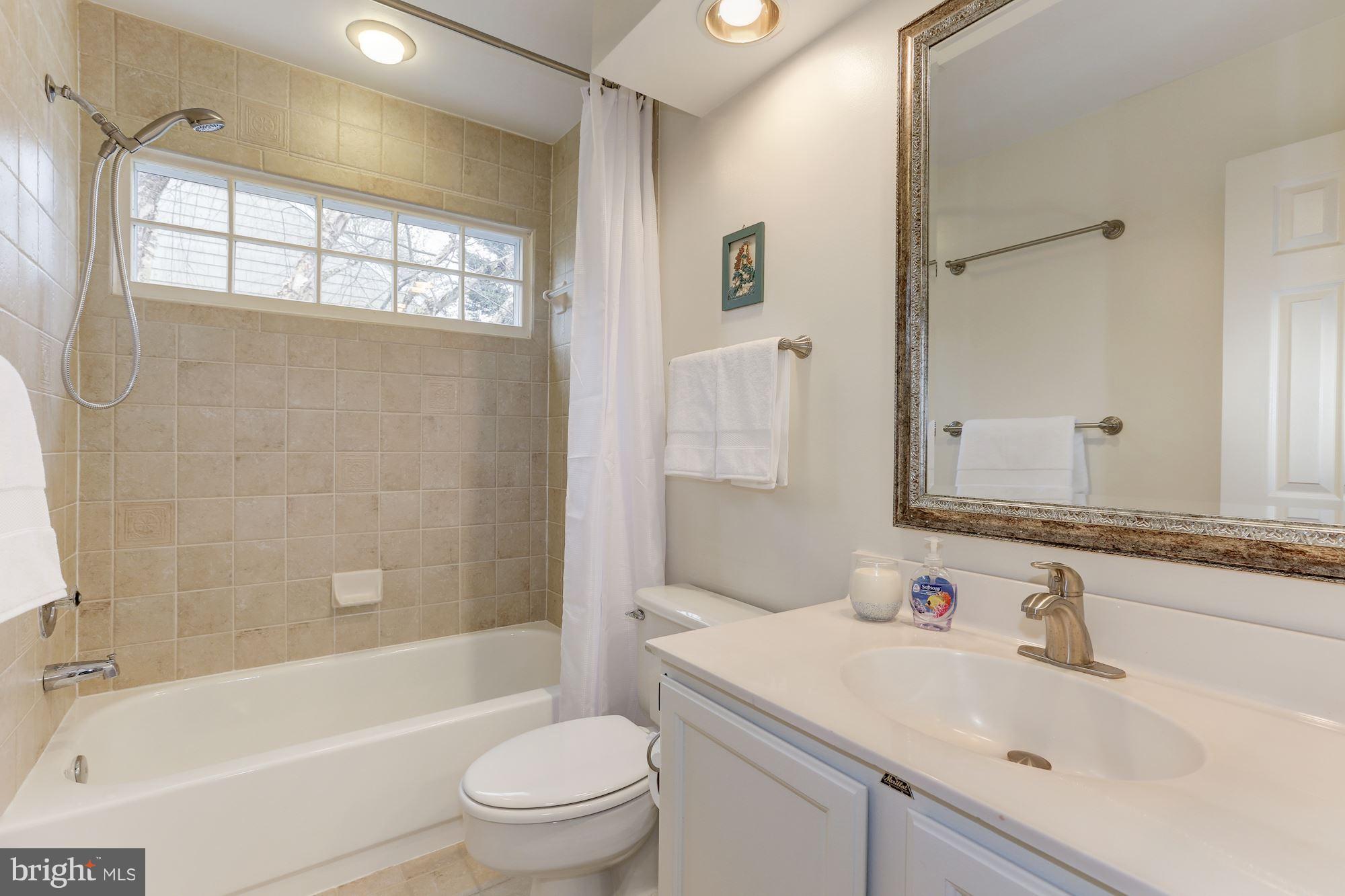 11606 Springhouse Place Reston, VA 20194 - Photo 19 of 30 Bath