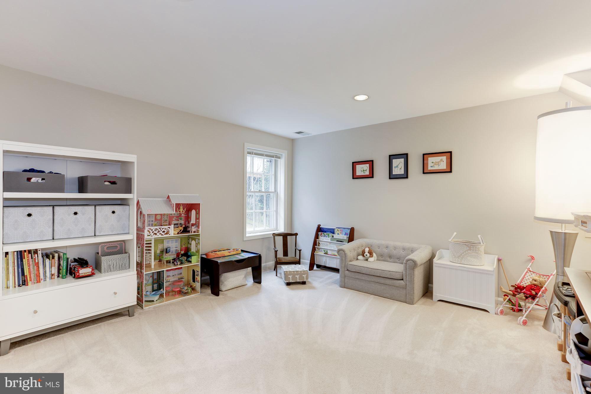 11606 Springhouse Place Reston, VA 20194 - Photo 26 of 30 Bedroom
