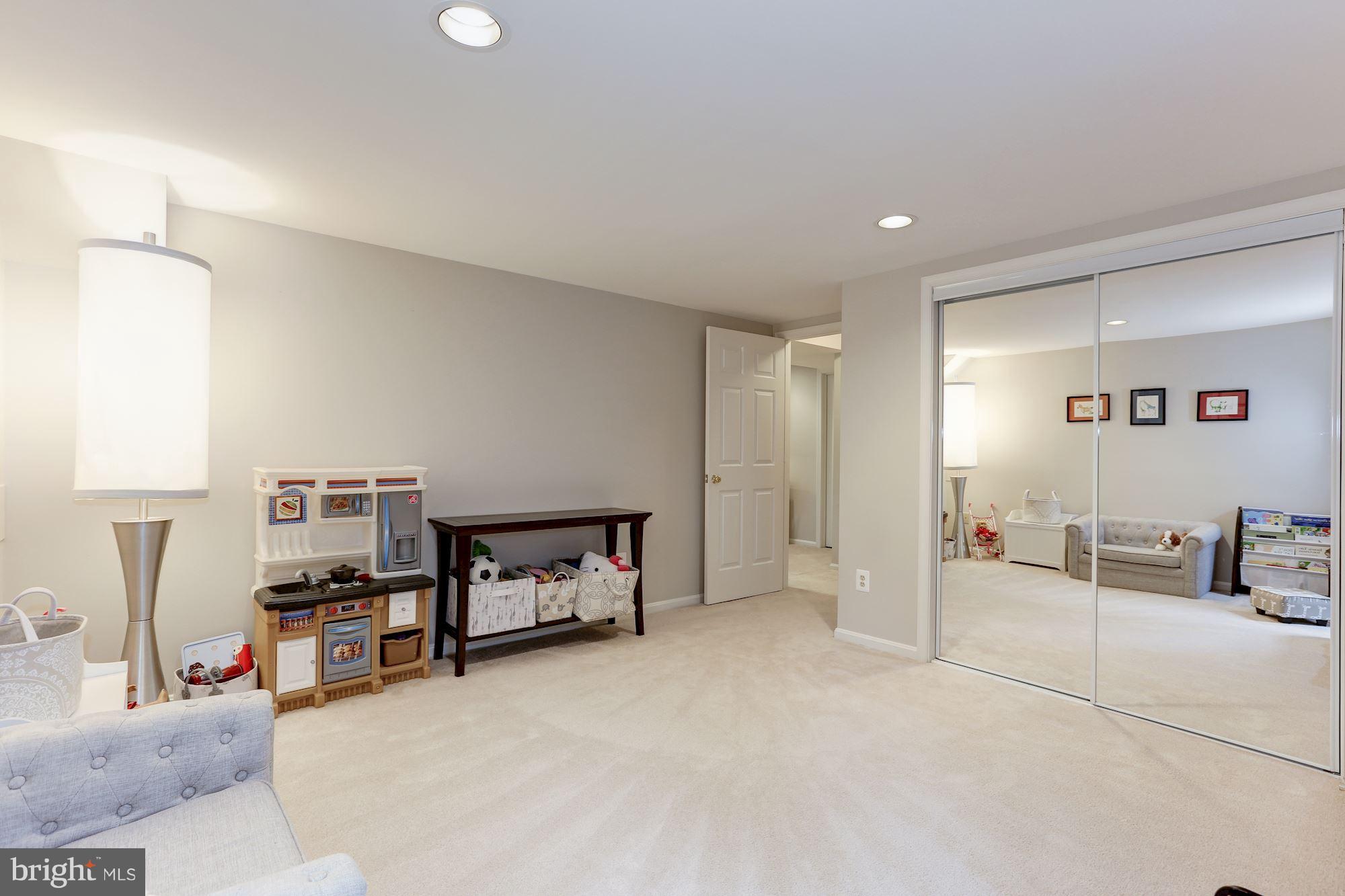11606 Springhouse Place Reston, VA 20194 - Photo 27 of 30 Bedroom