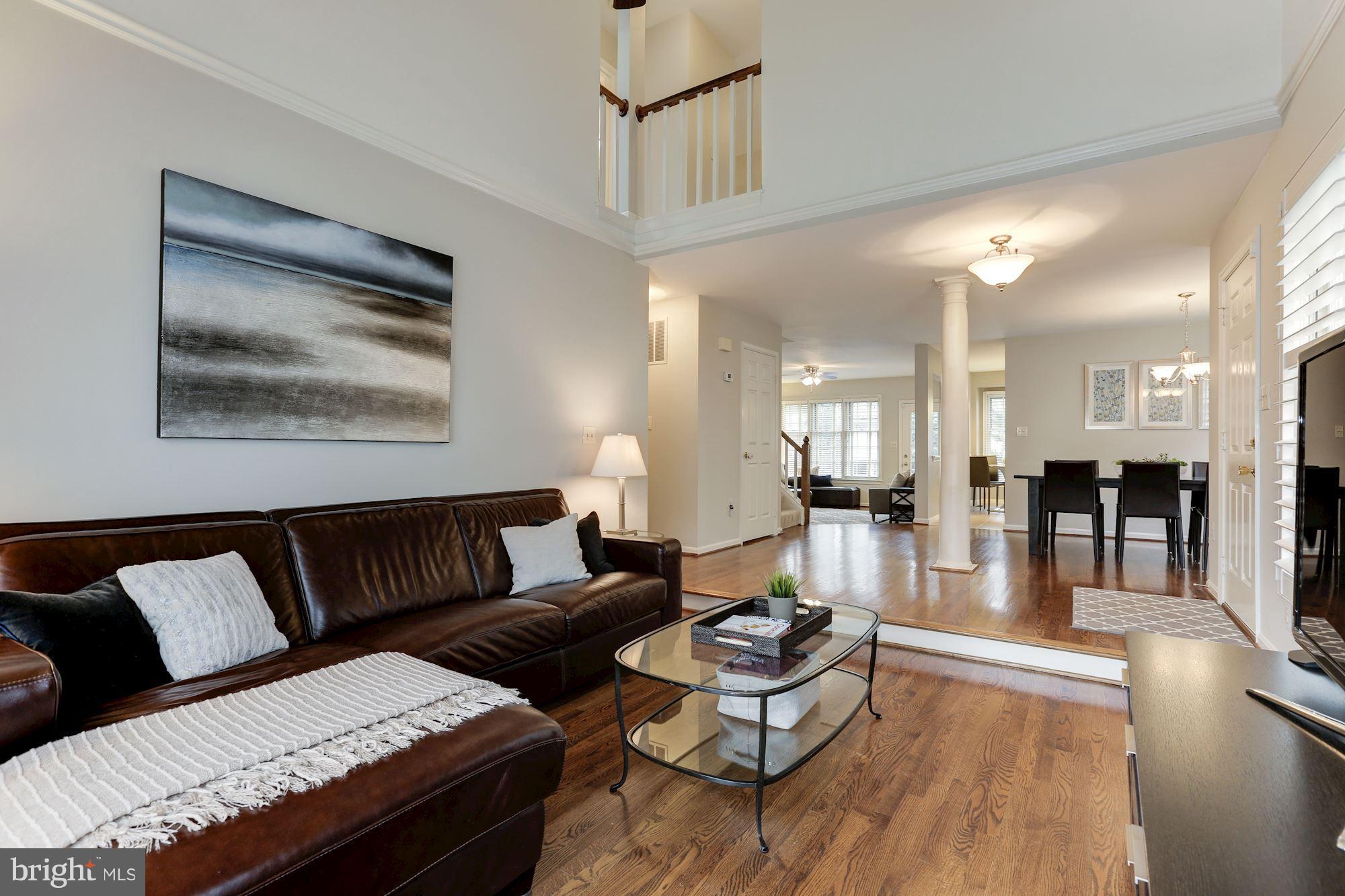 11606 Springhouse Place Reston, VA 20194 - Photo 4 of 30 Living Room