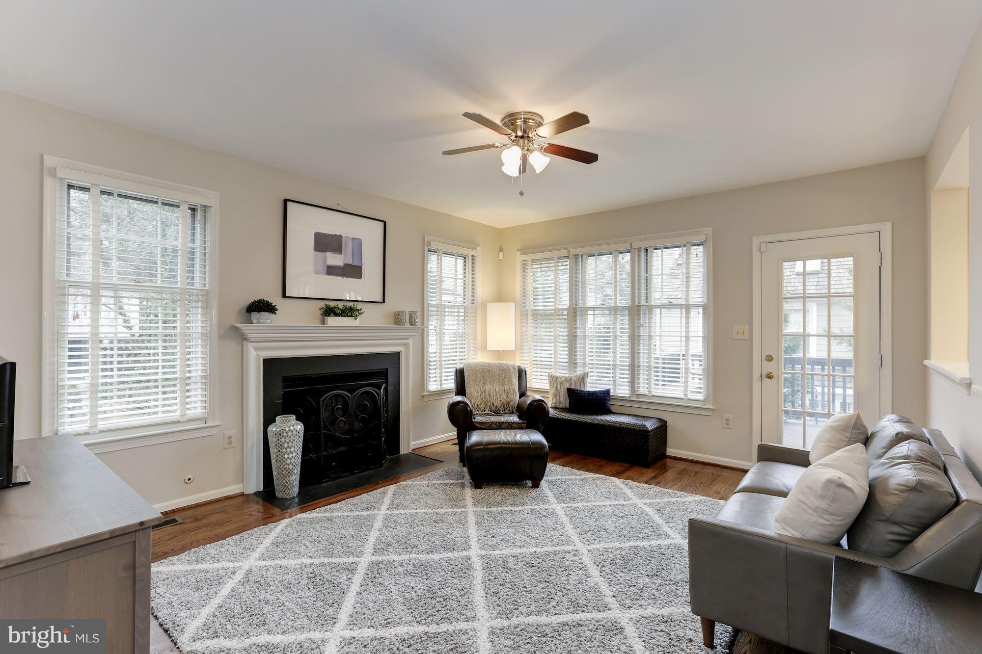 11606 Springhouse Place Reston, VA 20194 - Photo 8 of 30 Family Room