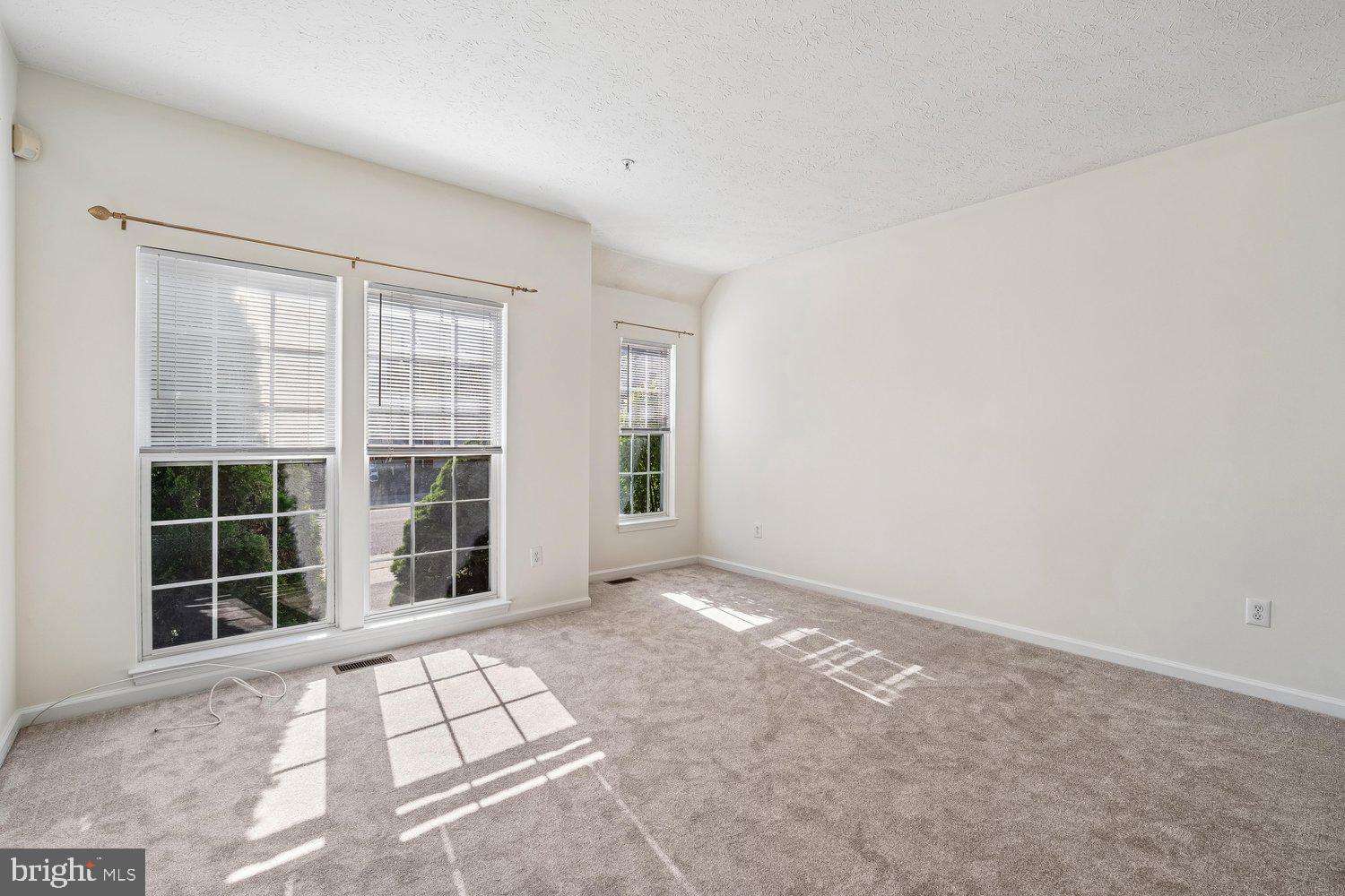 2426 Knapps Way Odenton, MD 21113 - Photo 10 of 71 Living Room