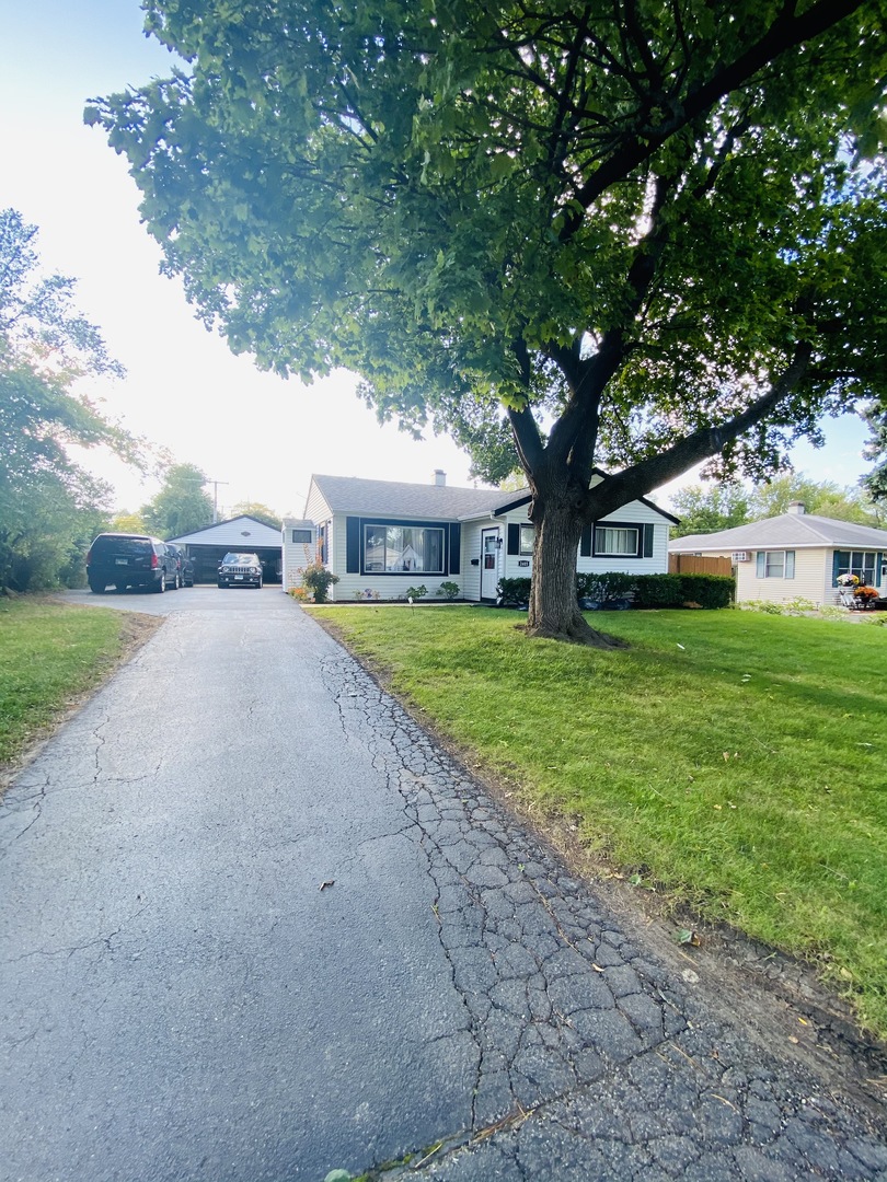 2405 Flicker Lane Rolling Meadows, IL 60008 - Photo 2 of 24