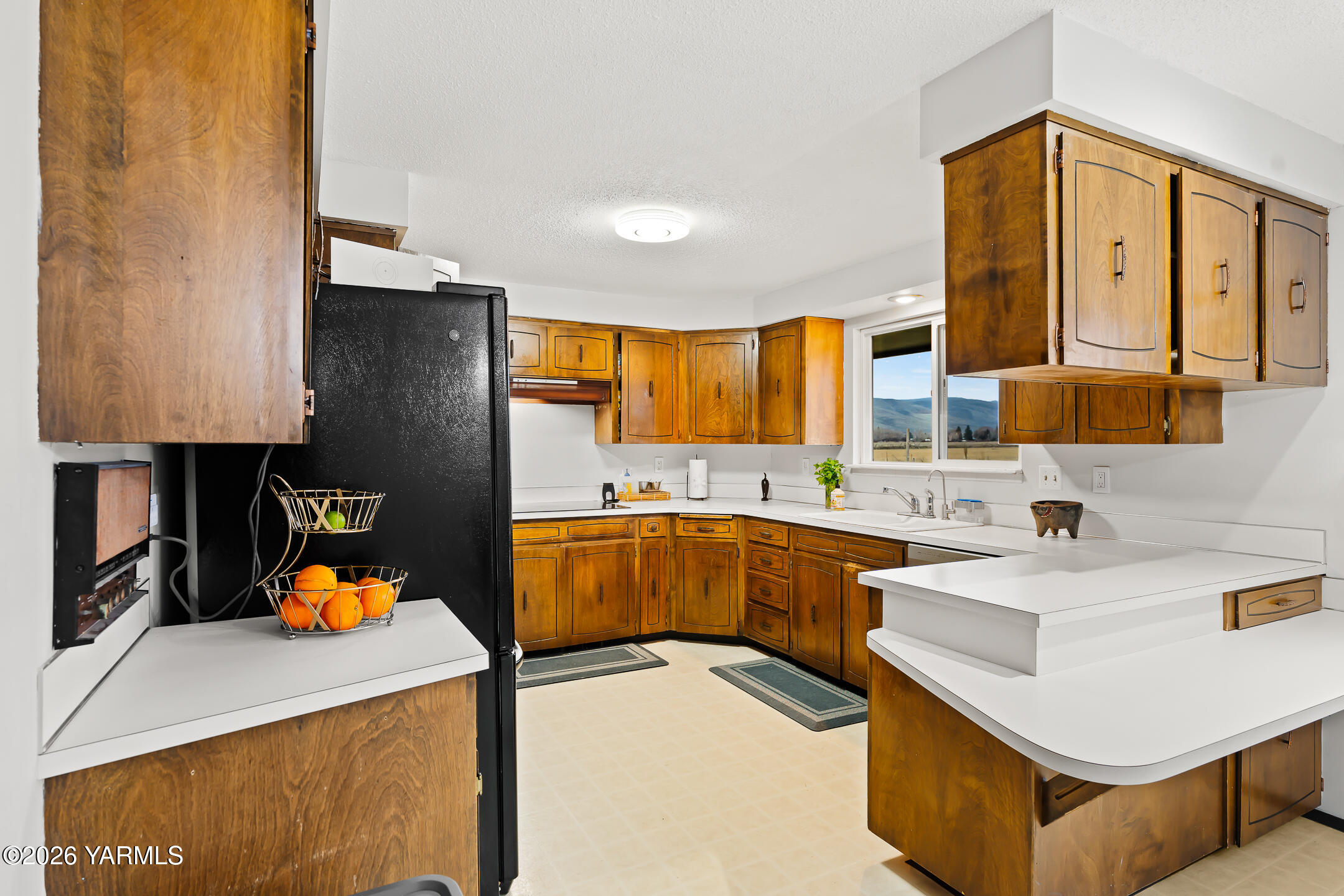 3504 Marks Road Yakima, WA 98903 - Photo 8 of 28 8 Kitchen