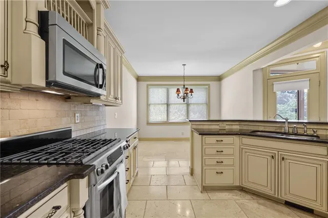 $750,000 | 306 Vinings Walk Northwest, Gainesville, GA 30501