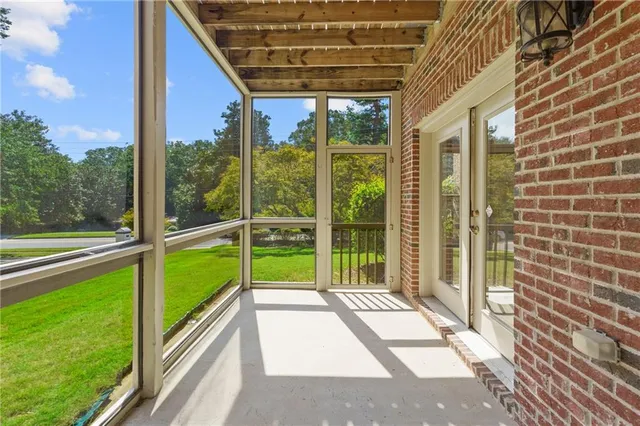 $750,000 | 306 Vinings Walk Northwest, Gainesville, GA 30501