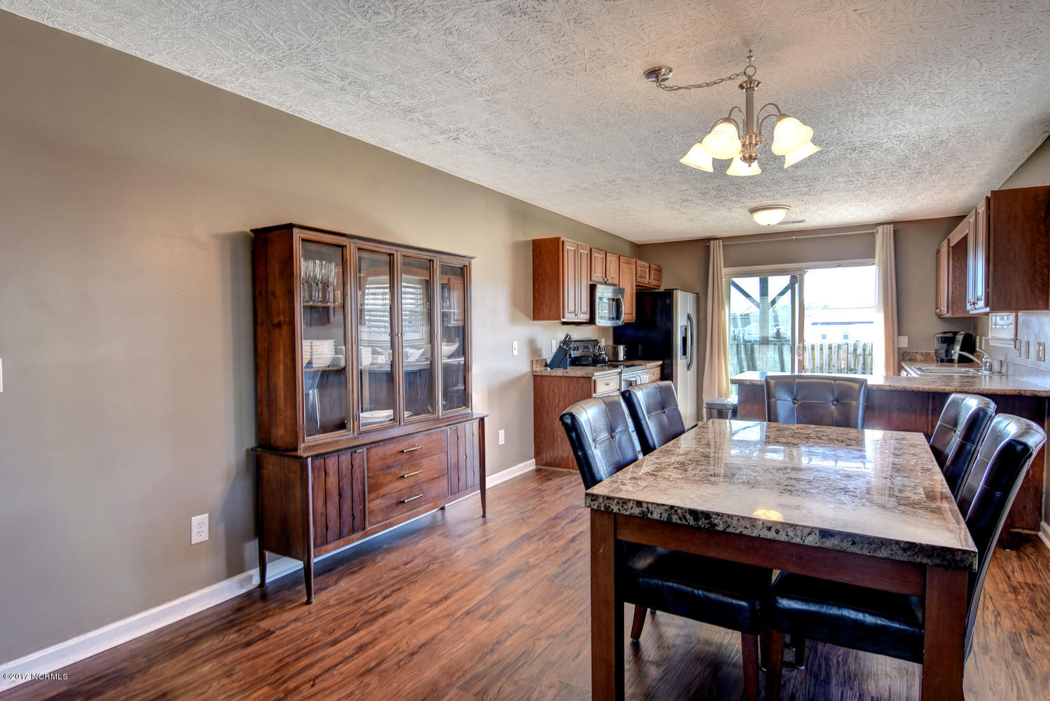 320 Rose Bud Lane Holly Ridge, NC 28445 - Photo 10 of 36 Spacious Eating Area