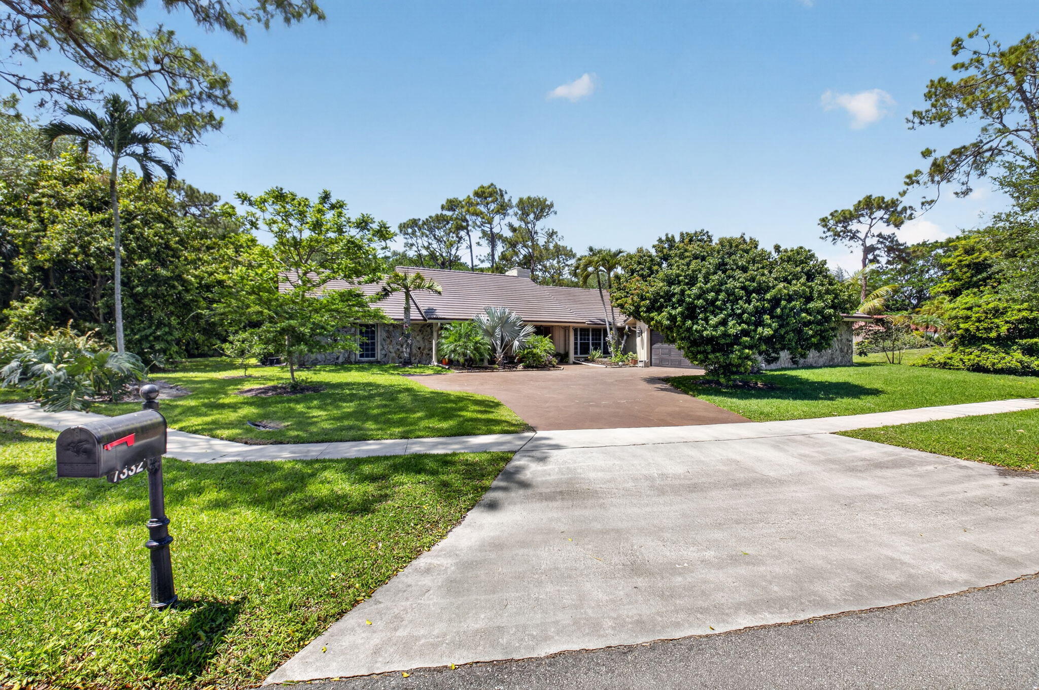 7332 Estrella Court Boca Raton, FL 33433 - Photo 2 of 81 2-web-or-mls-DSC_1865