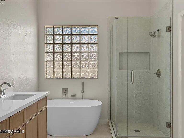 2918 East Harwell Road Gilbert, AZ 85234 - Photo 11 of 12 a bathroom with a bathtub and sink