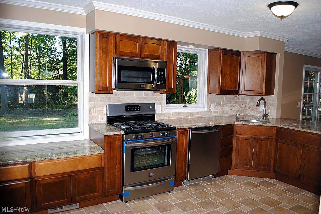 37463 Hunters Ridge Solon, OH 44139 - Photo 3 of 16 Gallery Image 3