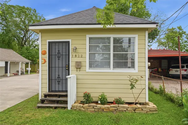 $900 | 7922 Sherman Street, Houston, TX 77012