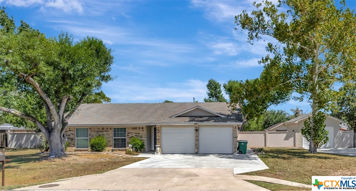 401 Ball Airport Road Victoria, TX 77904 - Photo 1 of 1 a front view of a house with a garden