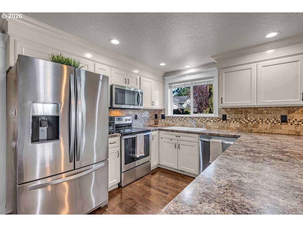 4460 Morfitt Street Hubbard, OR 97032 - Photo 11 of 36