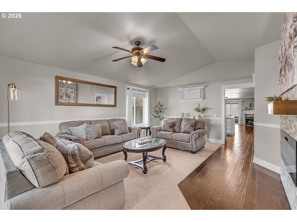 4460 Morfitt Street Hubbard, OR 97032 - Photo 4 of 36