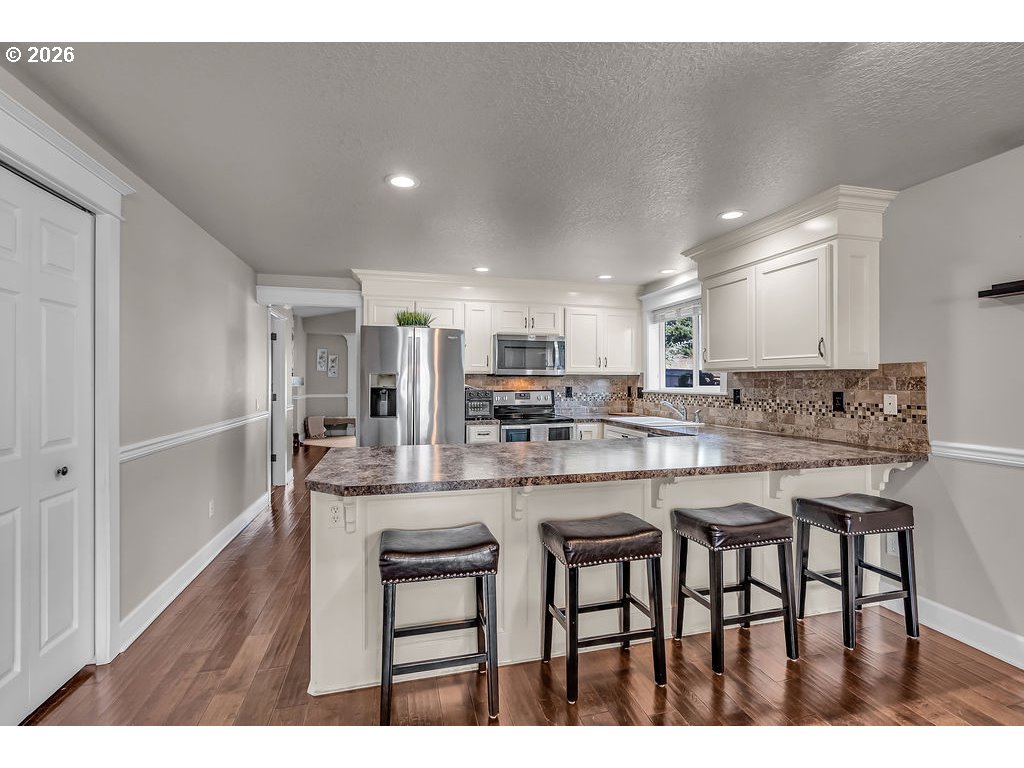 4460 Morfitt Street Hubbard, OR 97032 - Photo 8 of 36