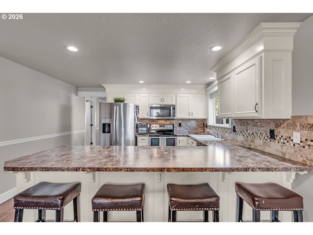 4460 Morfitt Street Hubbard, OR 97032 - Photo 9 of 36